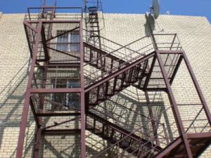 эвакуационная металлическая лестница